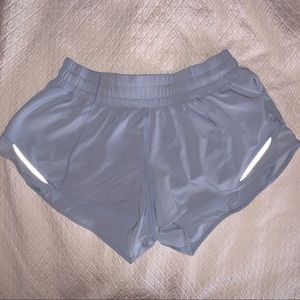 lululemon hotty hot shorts 2.5” reg